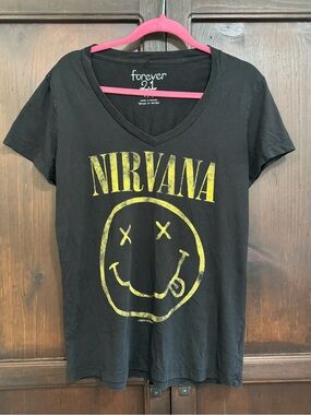 Forever 21 Black Nirvana Graphic Tee with Yellow Logo V Neck size Large